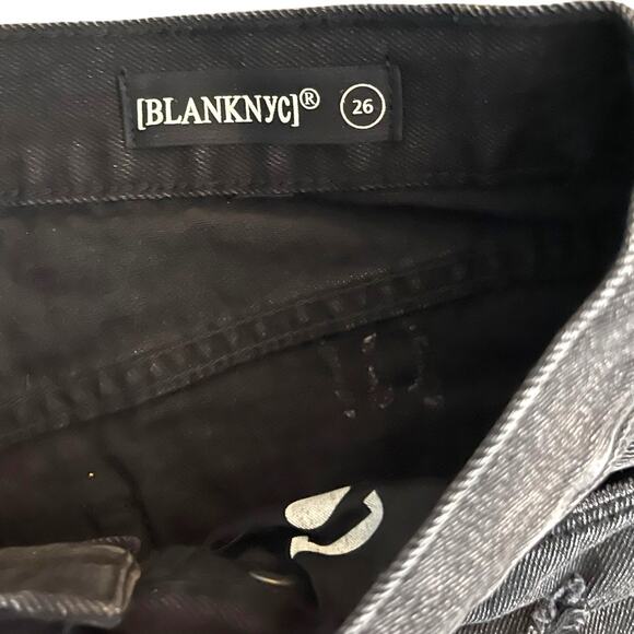 Blank NYC Shorts Womens 26 Washed Black Distressed Denim Mid Rise Button Fly NWT - Picture 4 of 16